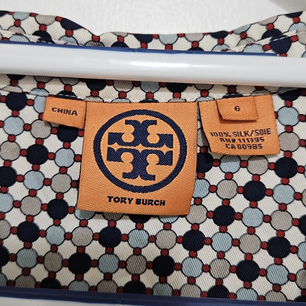 Tory Burch Black and Cream Geometric Silk Collared V-Neck Blouse Size 6 - Picture 2 of 3